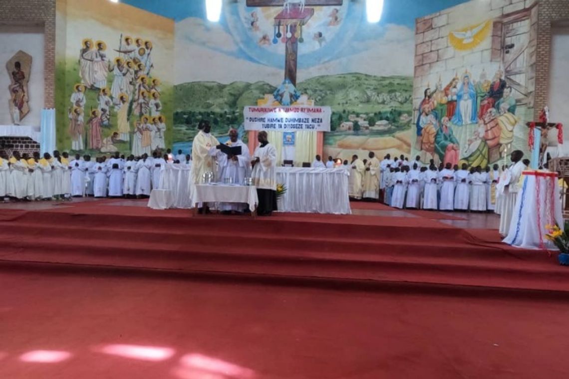 LE SACERDOCE MINISTERIEL, UN DON INCOMPARABLE AU SERVICE DE L'EGLISE